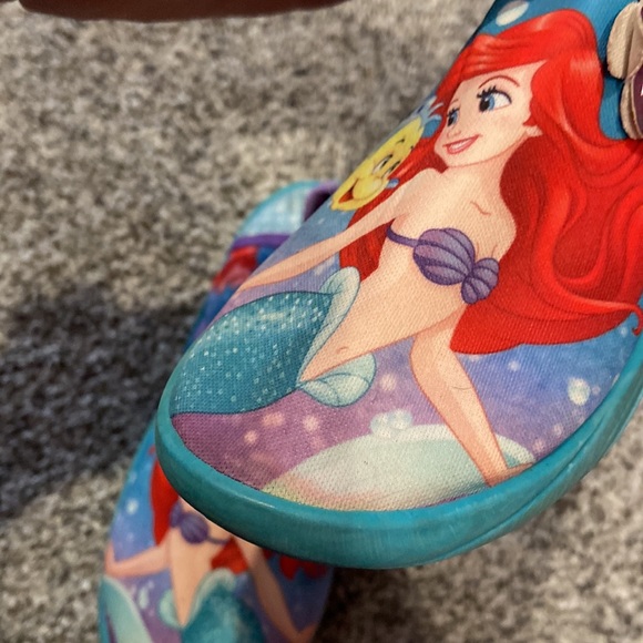 11–12 little girls,swim shoes-perfect for the lake/ ocean Disney little mermaid - Picture 13 of 13